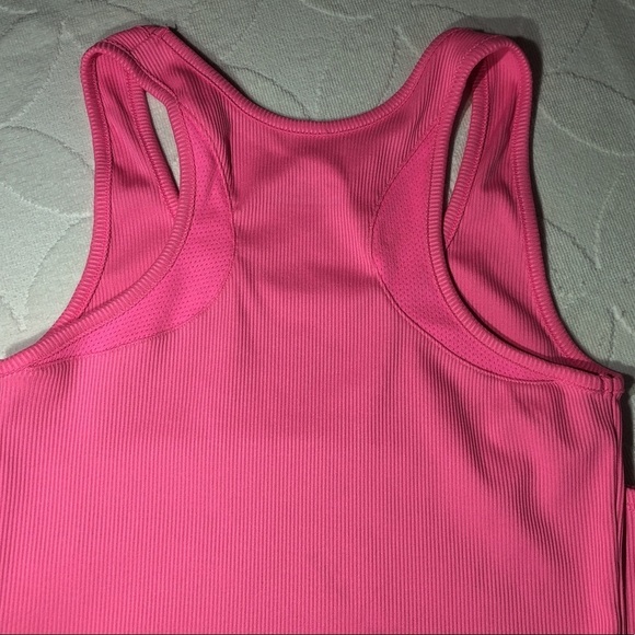 Under ARMOUR Heat Gear Tank - Picture 5 of 7